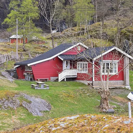 Feriehus 4 Bedroom Cozy In
